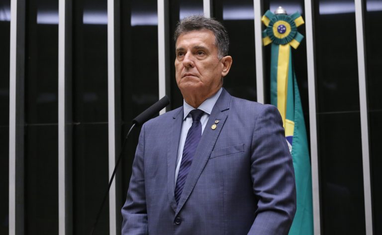 Câmara limita jornada de PMs e bombeiros