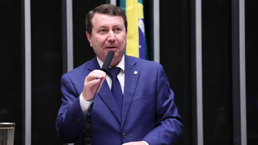 Câmara dos Deputados estabelece regras para proteger consumidor no uso de IA