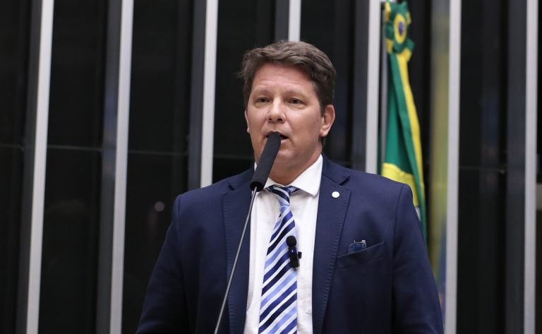 Câmara informa ao STF que pedidos de viagem de Mário Frias ao exterior seguem em apreciação