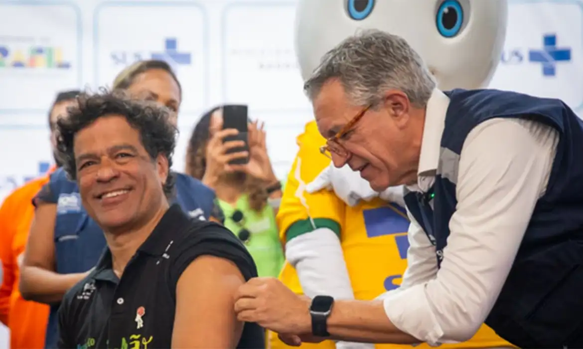 Ministério da Saúde lança campanha 'Vacinar é muito Brasil' contra sarampo da Copa