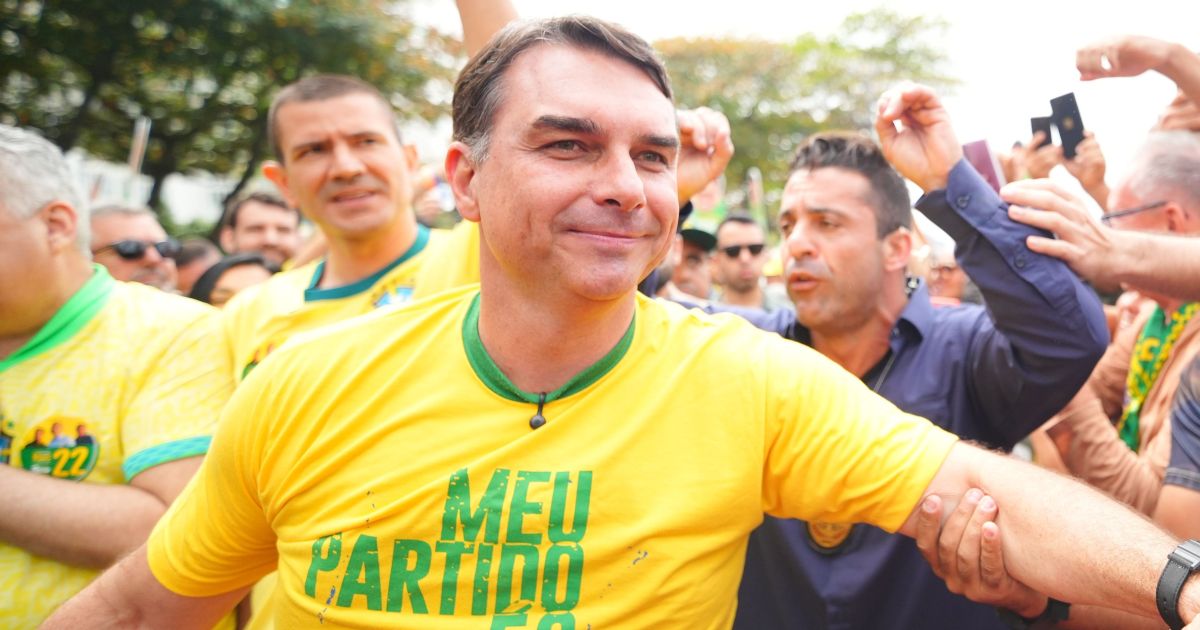 Campanha de Flávio Bolsonaro avalia postura sobre proibição de bets