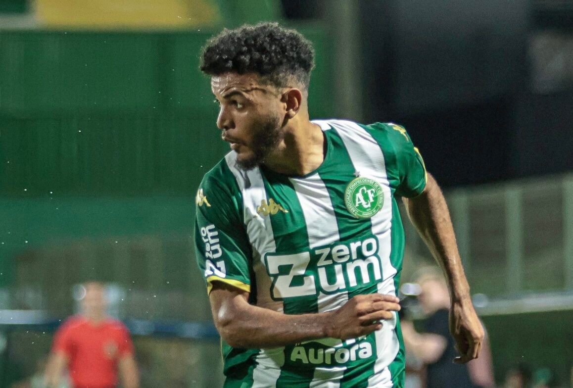 Wermeson troca quarta divisão pelo topo da elite do Brasileirão
