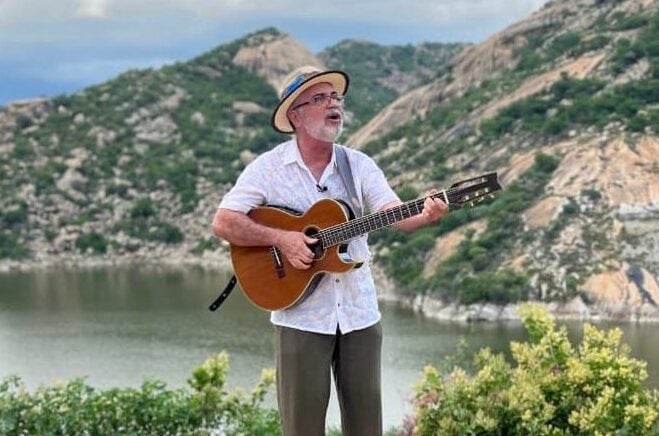 Leão Neto lança EP "INVERNIA" com inspiração no Nordeste
