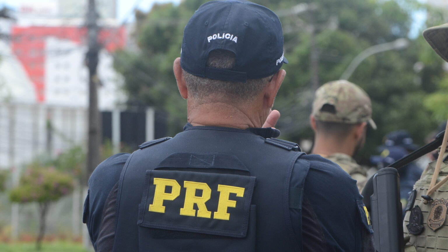 PRF apreende 1,5 mil ampolas de medicamentos irregulares no Paraná
