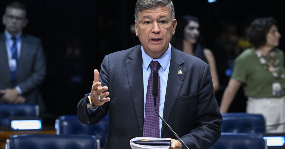 Carlos Viana defende transição ampliada para extinção da escala 6x1
