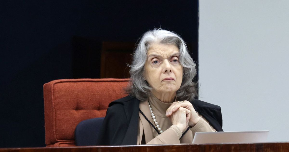 Cármen Lúcia afirma que direito é a salvação da democracia e defende confiança nas instituições