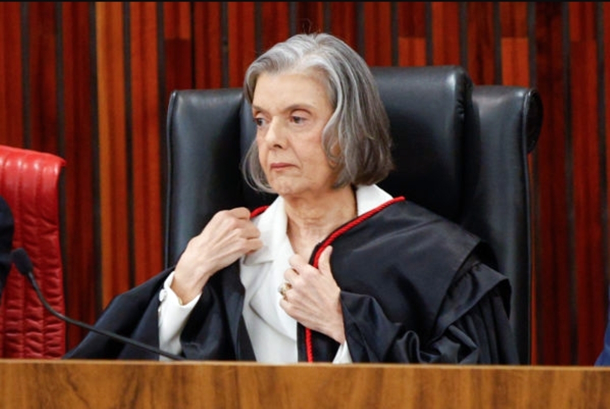 Ministra Cármen Lúcia alerta sobre abuso tecnológico e risco da IA às eleições