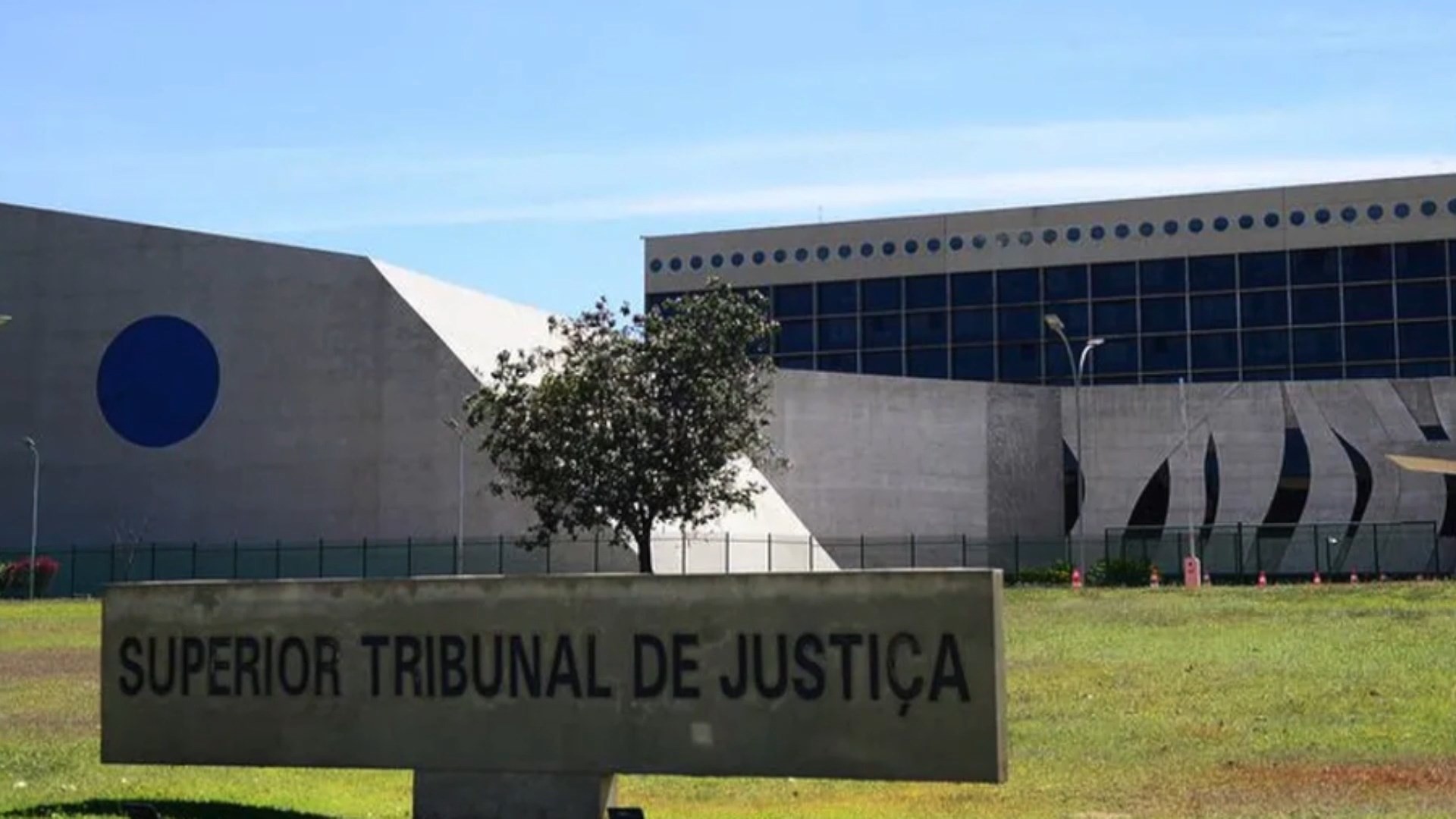 CCJ do Senado aprova projeto que permite ao STJ paralisar processos de 'relevância' em todo o país