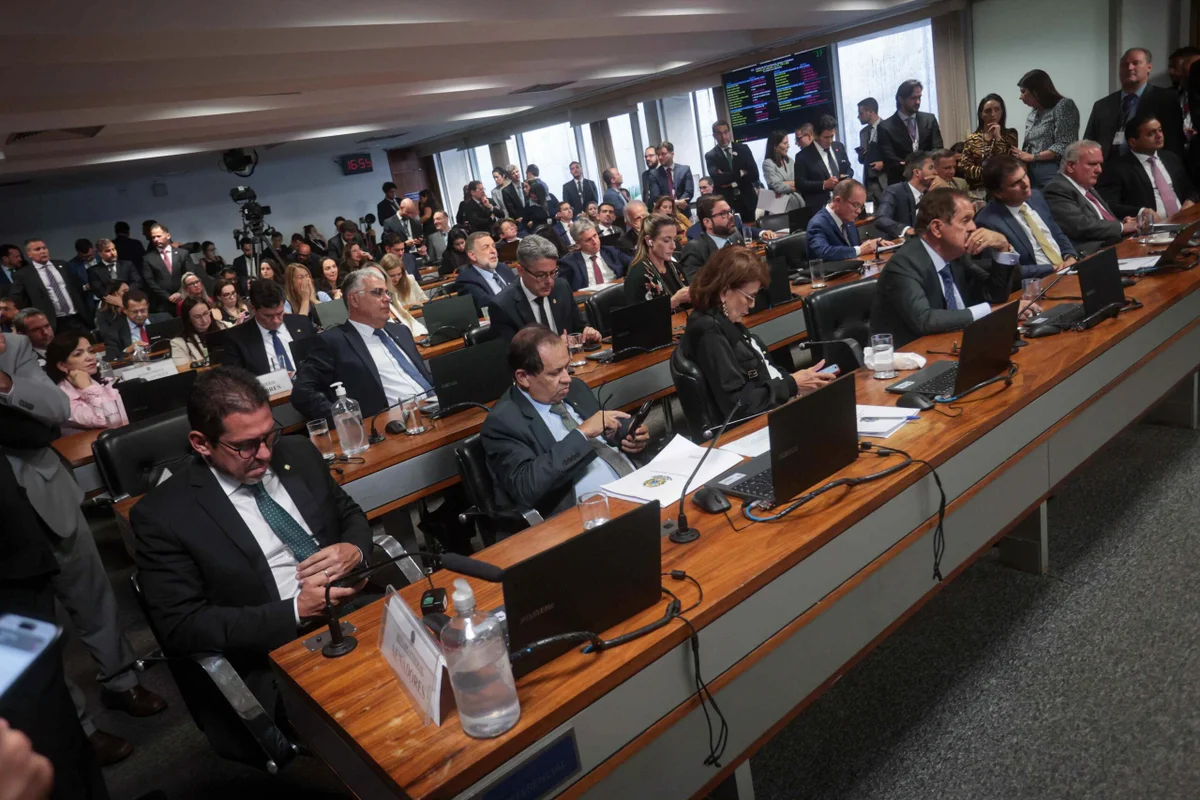 CCJ do Senado aprova uso de MEI para servidor público