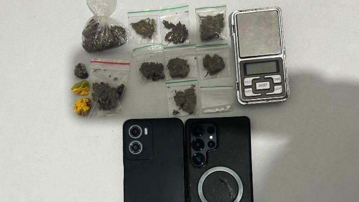 Celular rastreado leva PM à prisão de suspeito e apreensão de drogas na Zona Norte de Natal
