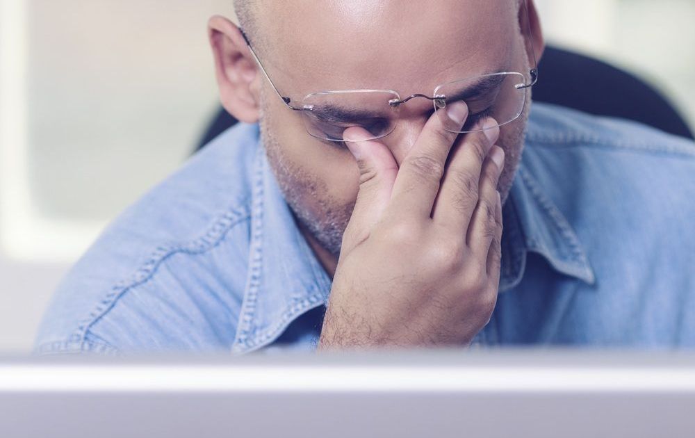 72% dos brasileiros trabalham em "modo de sobrevivência", revela estudo da Starbem