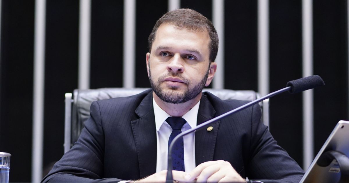 Charlles Evangelista renuncia a vice na chapa de Flávio Roscoe