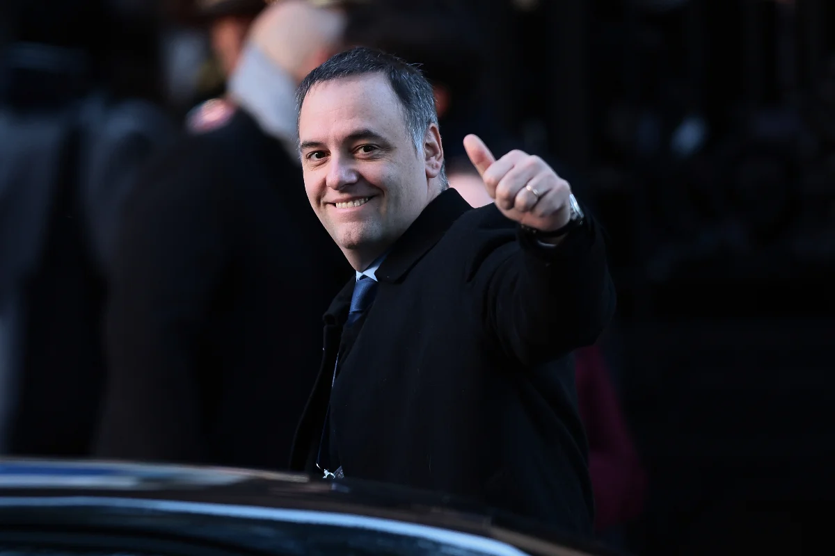 Chefe de gabinete de Milei renuncia em meio a investigação por enriquecimento ilícito