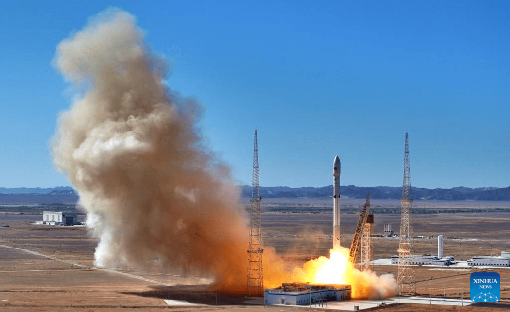 China lança foguete reutilizável Longa Marcha-12B em voo inaugural