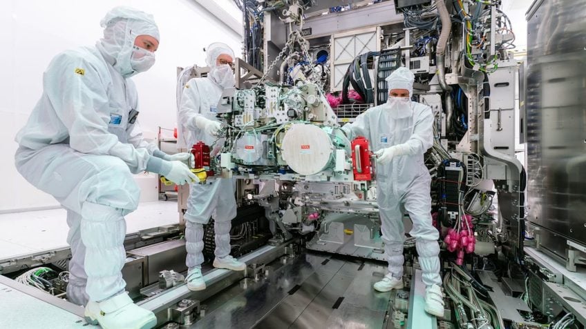 Avanço da China em litografia desafia o domínio da holandesa ASML