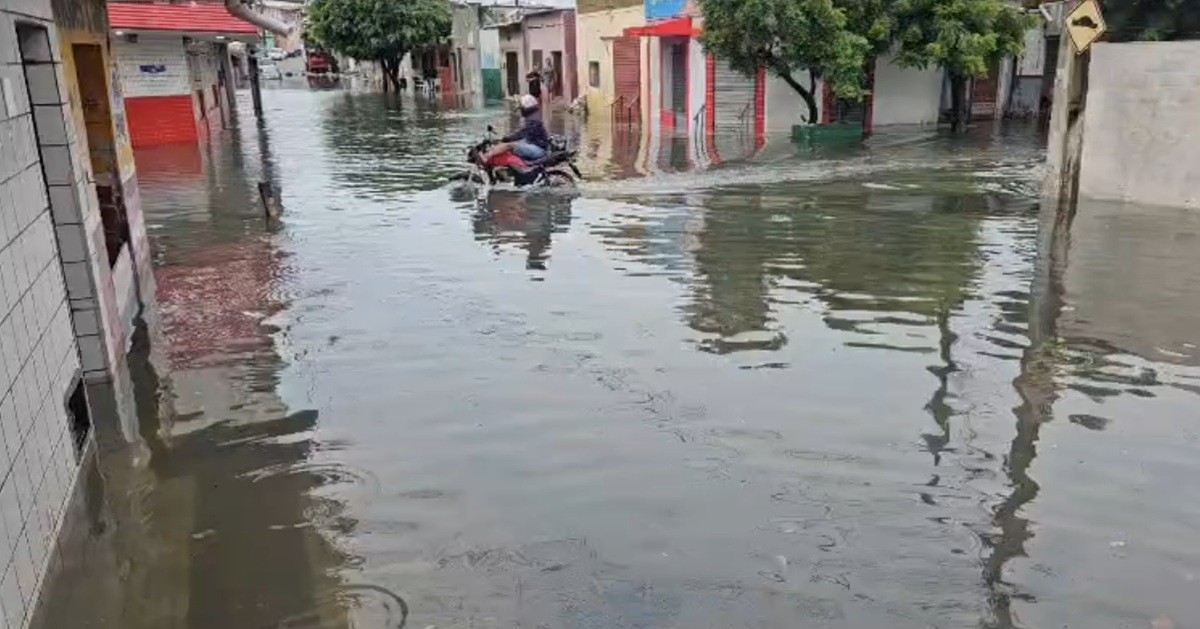 Chuvas castigam Natal e alagam 15 pontos da cidade