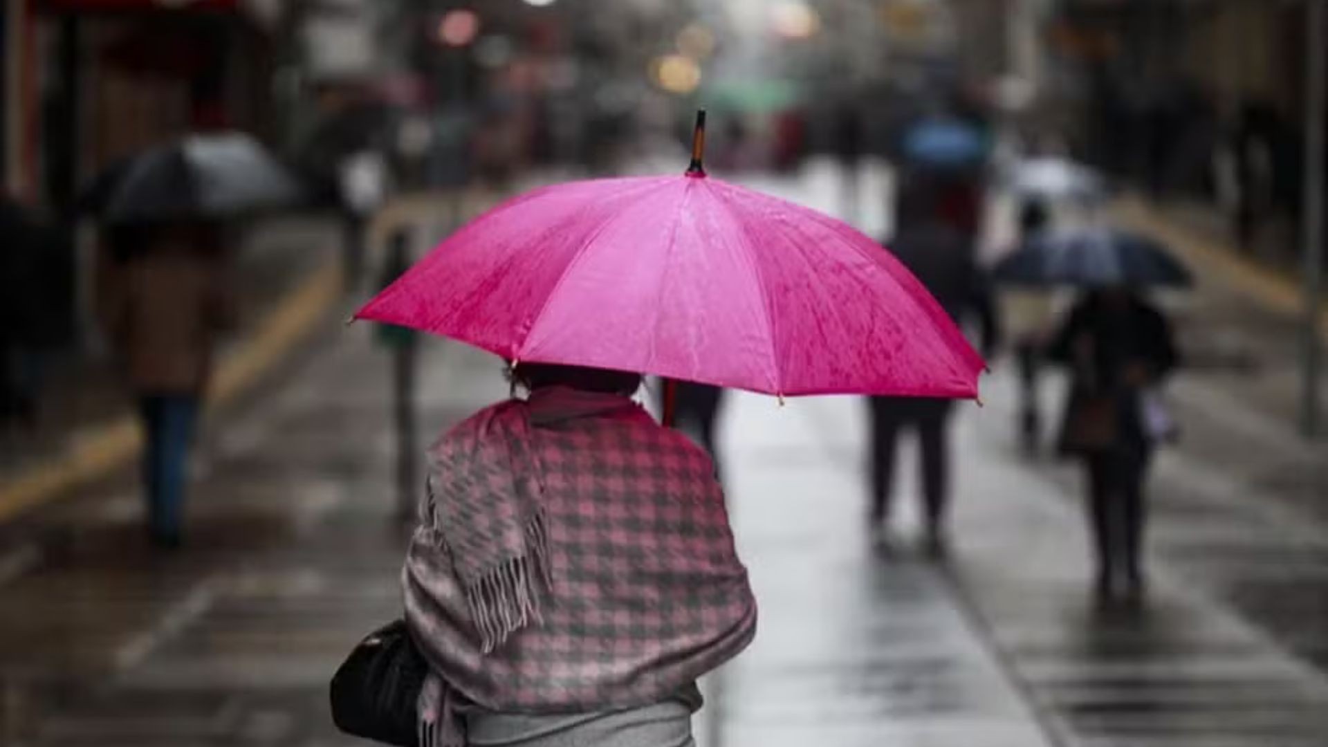 Chuva fora de época e ventos fortes atingem o Brasil; Inmet alerta para tempestades