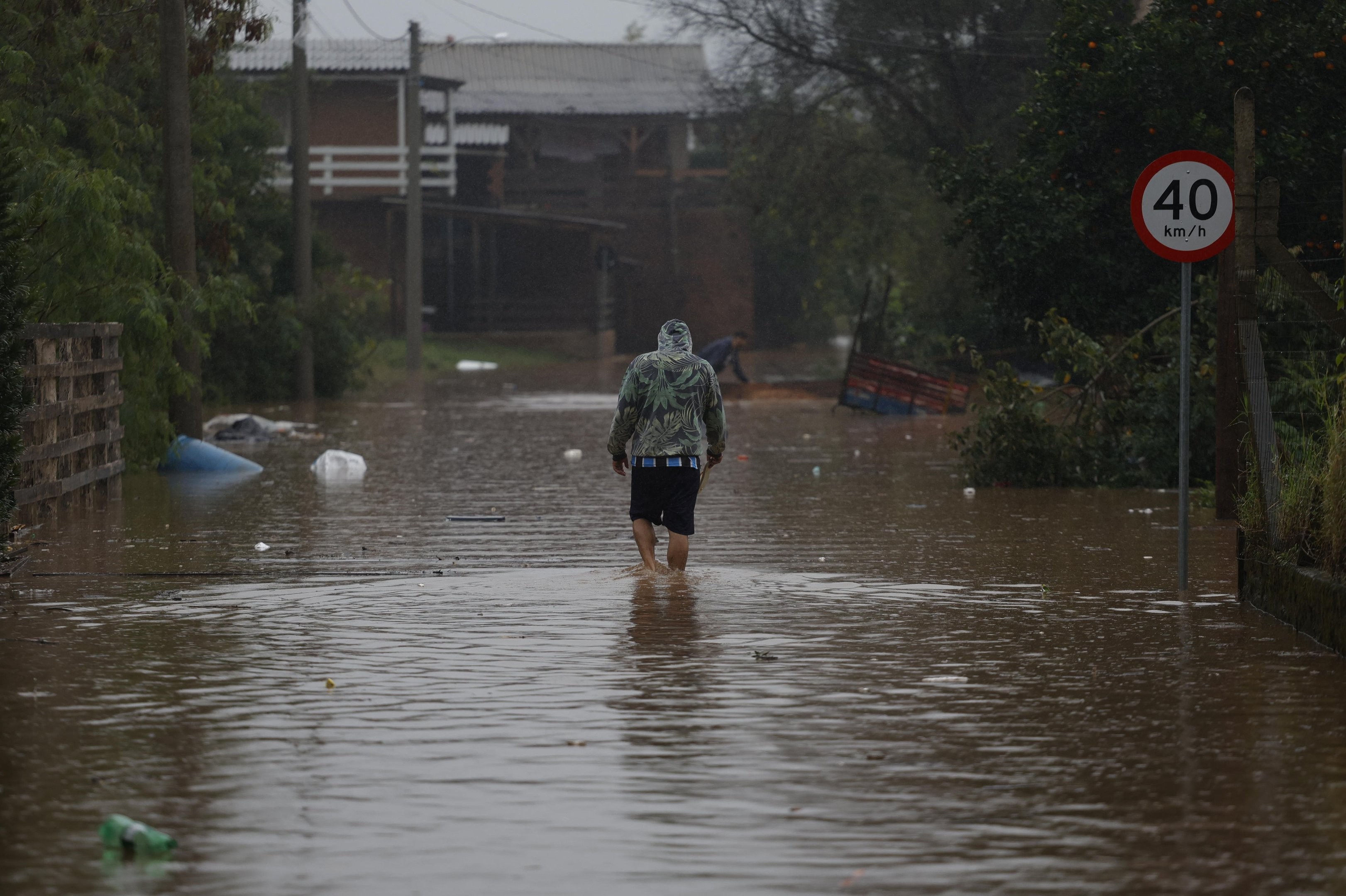 Chuva no RS deixa mais de mil pessoas fora de casa e atinge 128 cidades