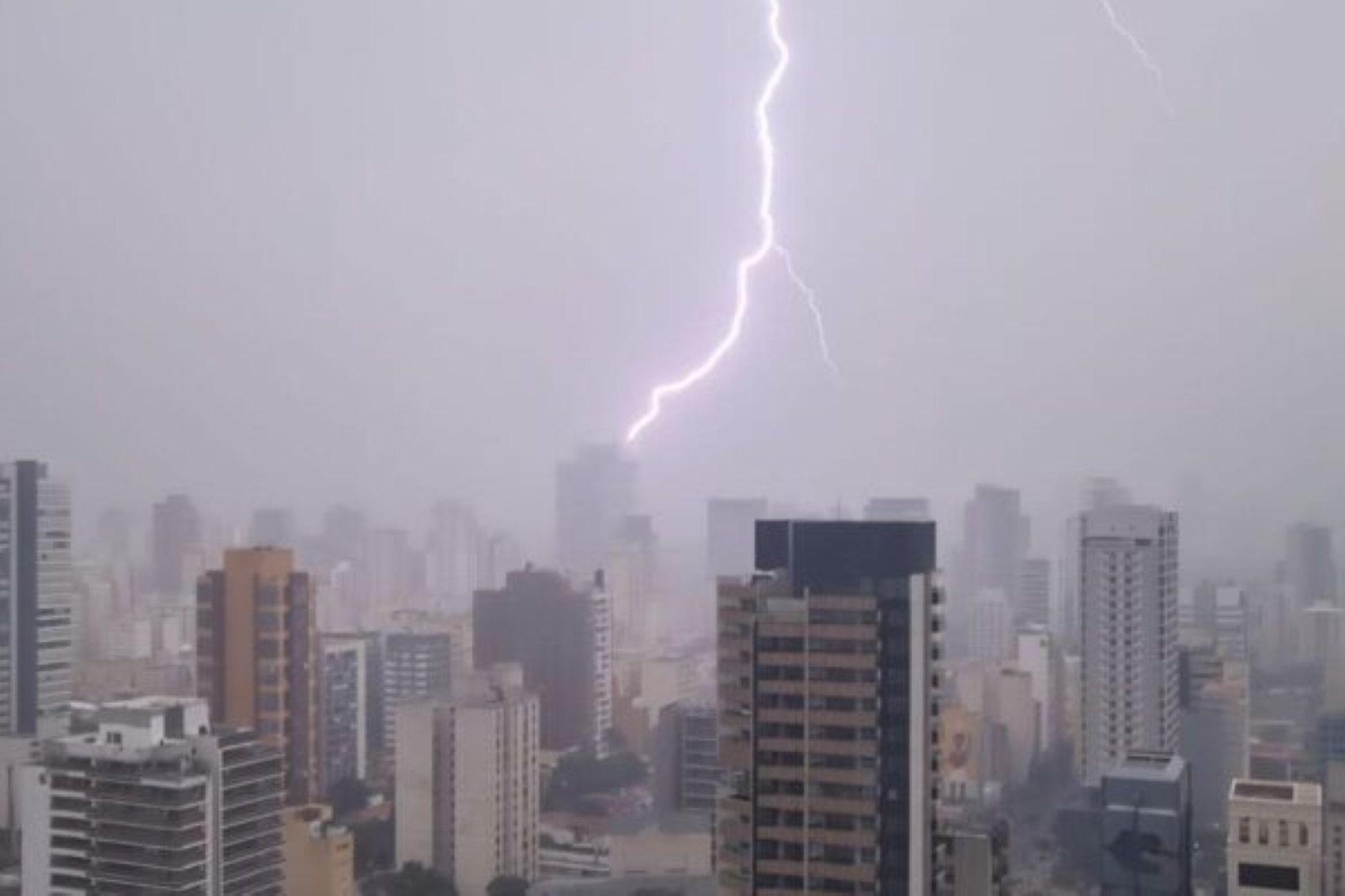 Brasil enfrenta chuvas atípicas e frio intenso na segunda quinzena de junho