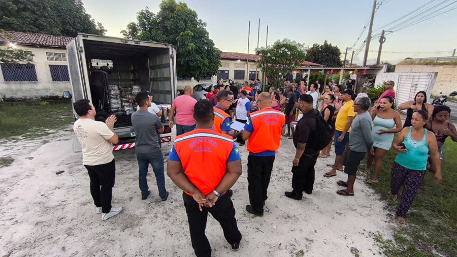Chuvas alagam casas e causam prejuízos na Zona Norte de Natal