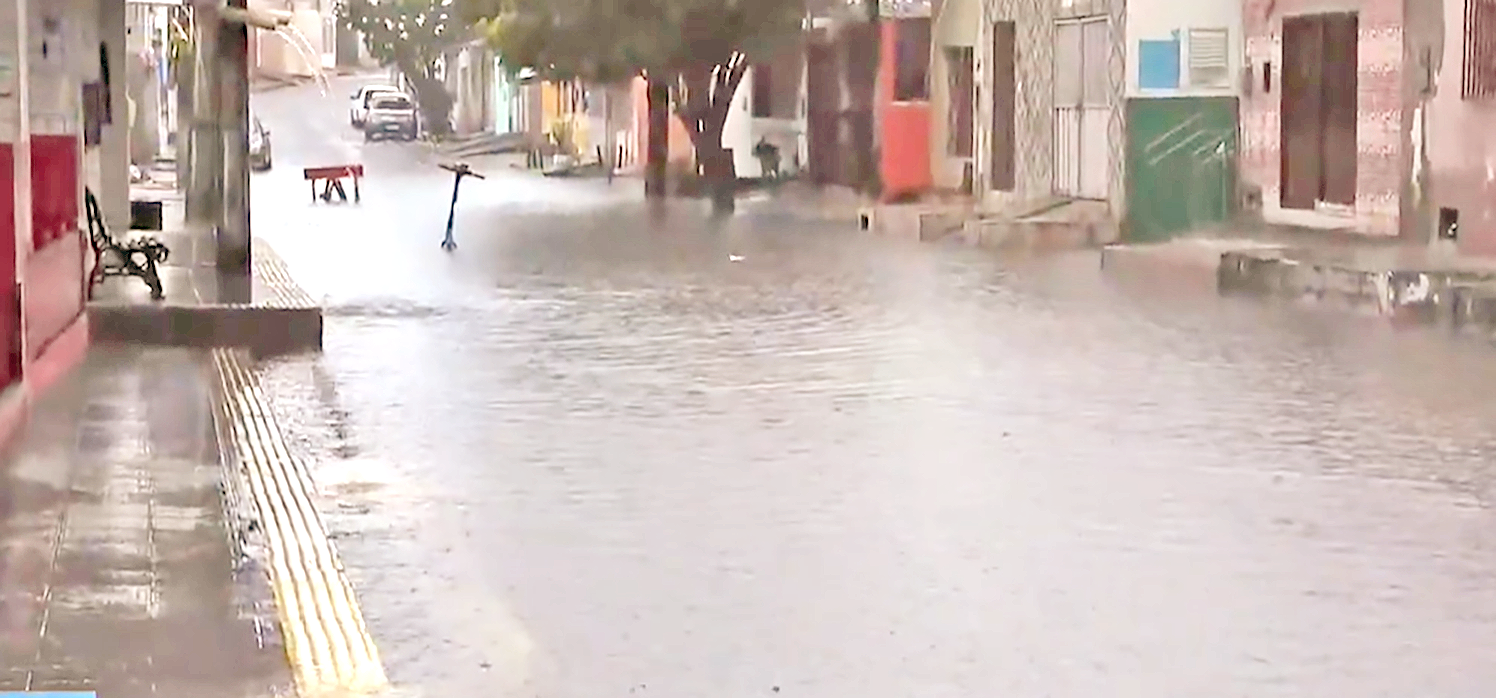 Chuvas causam alagamentos e lentidão no trânsito de Natal
