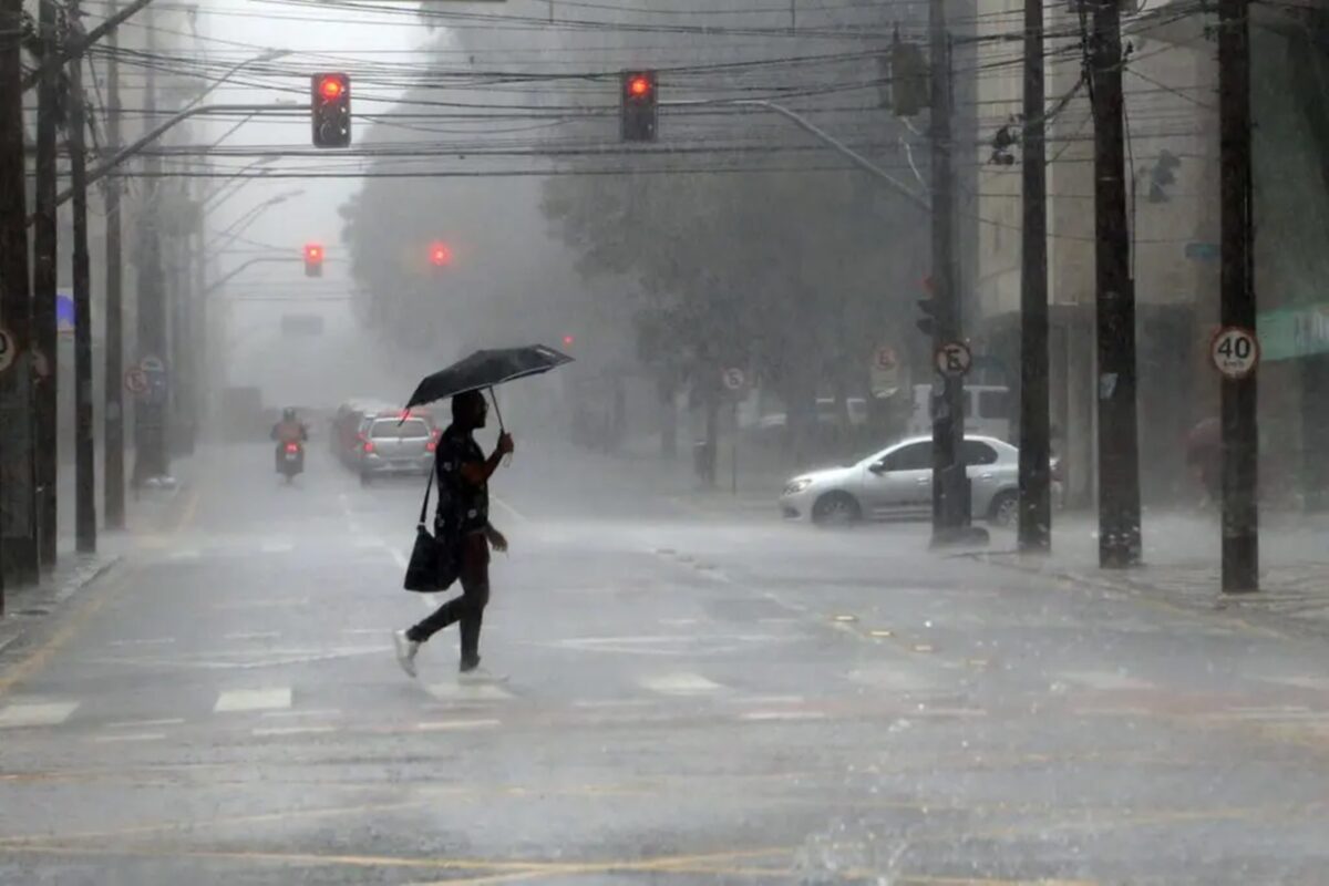 Ciclone extratropical intensifica temporais em várias regiões do Brasil neste fim de semana