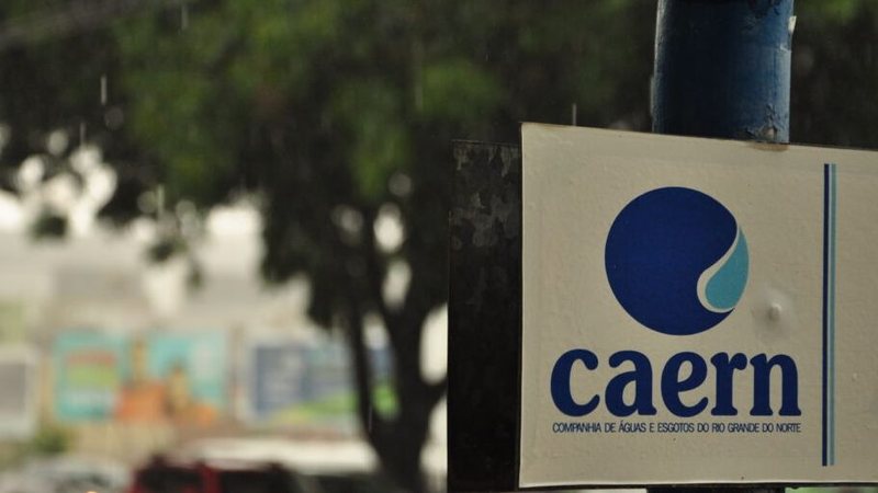 Vazamento em adutora suspende abastecimento de água em nove cidades do RN