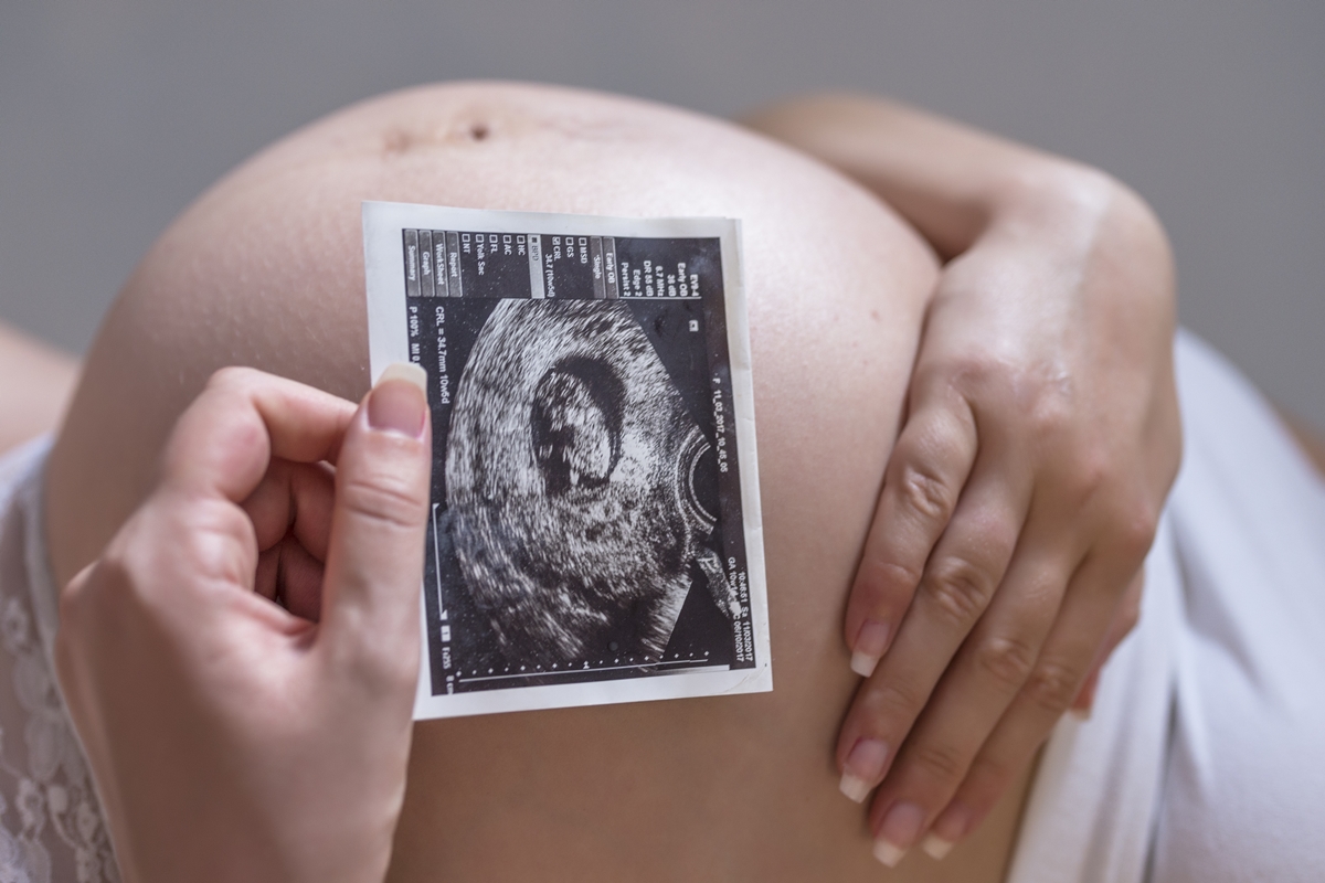 Cientistas dos Estados Unidos e Reino Unido criam adesivo ultrassônico para monitoramento fetal em tempo real