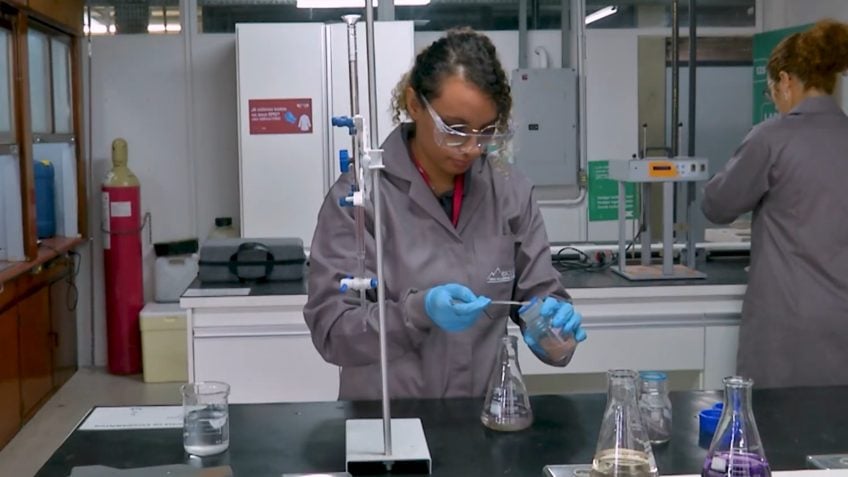 Departamento de Química da UFMG desenvolve inovações sustentáveis