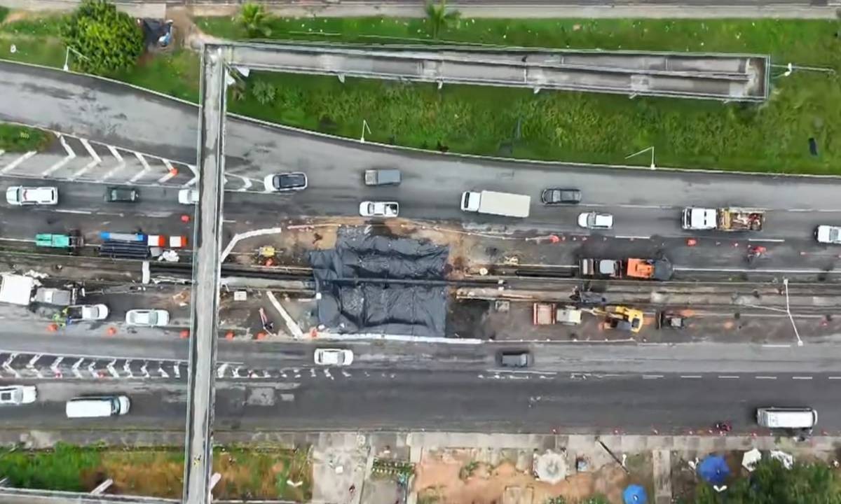 Circulação de água causa cratera na BR-324 em Simões Filho