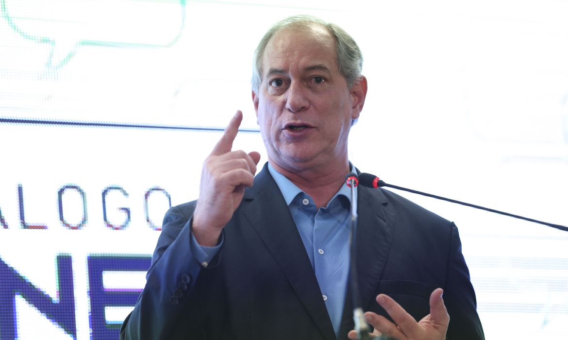 Ciro Gomes vê Lula e Bolsonaro como iguais na economia e abre porta para acordo com PL no Ceará