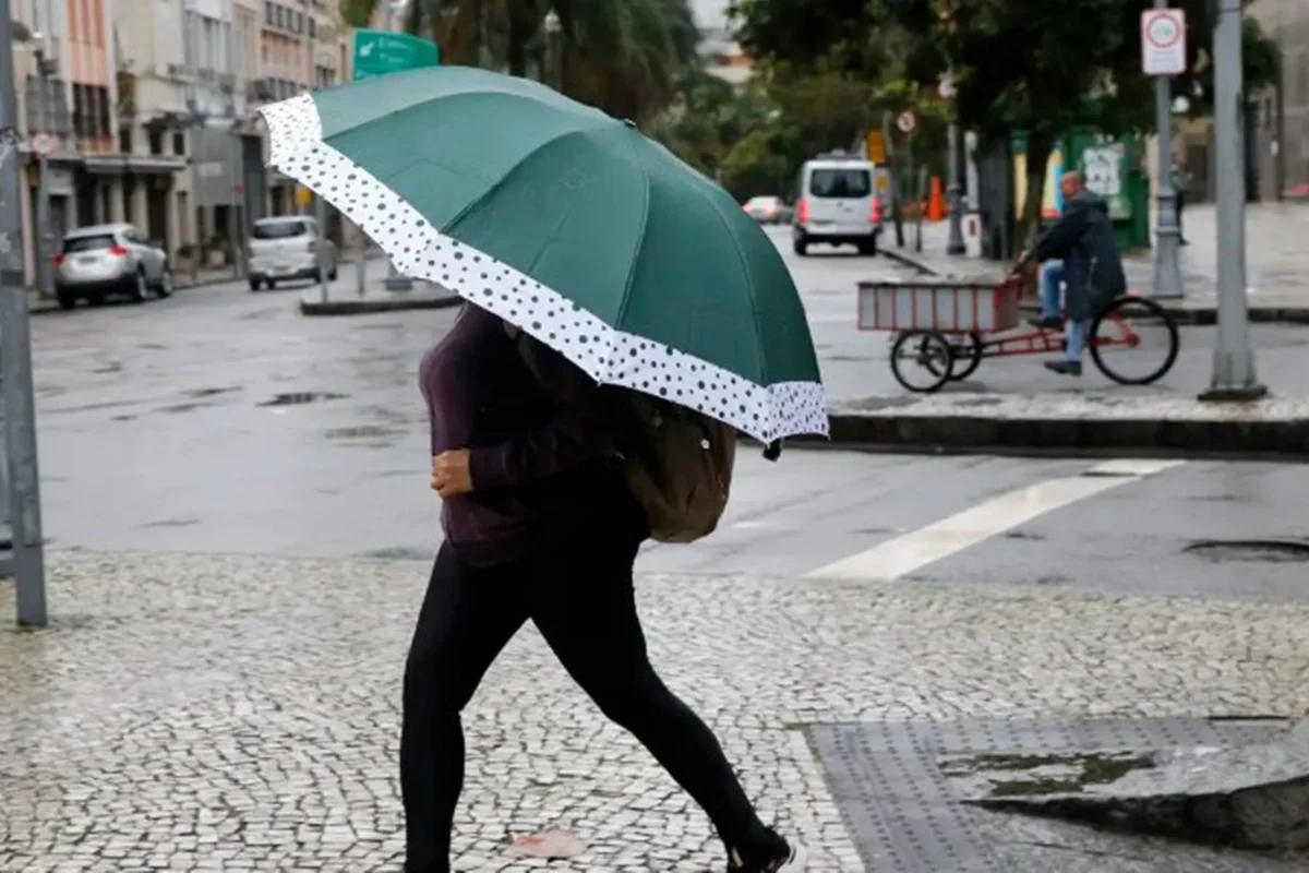 Massa de ar polar impõe frio intenso e geada ampla no Sul do Brasil