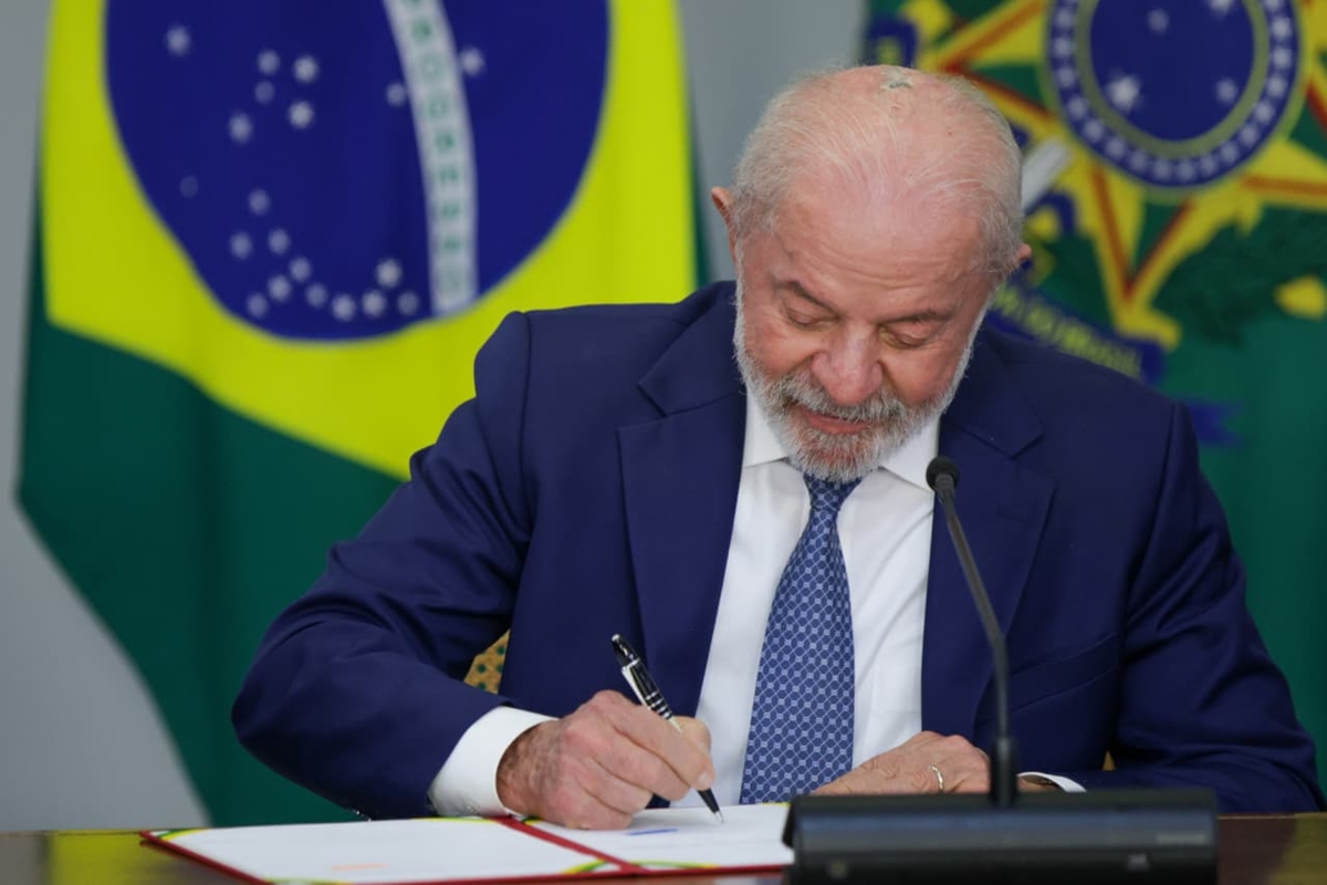 CNI aciona STF contra medida de Lula que zerou a "taxa das blusinhas"