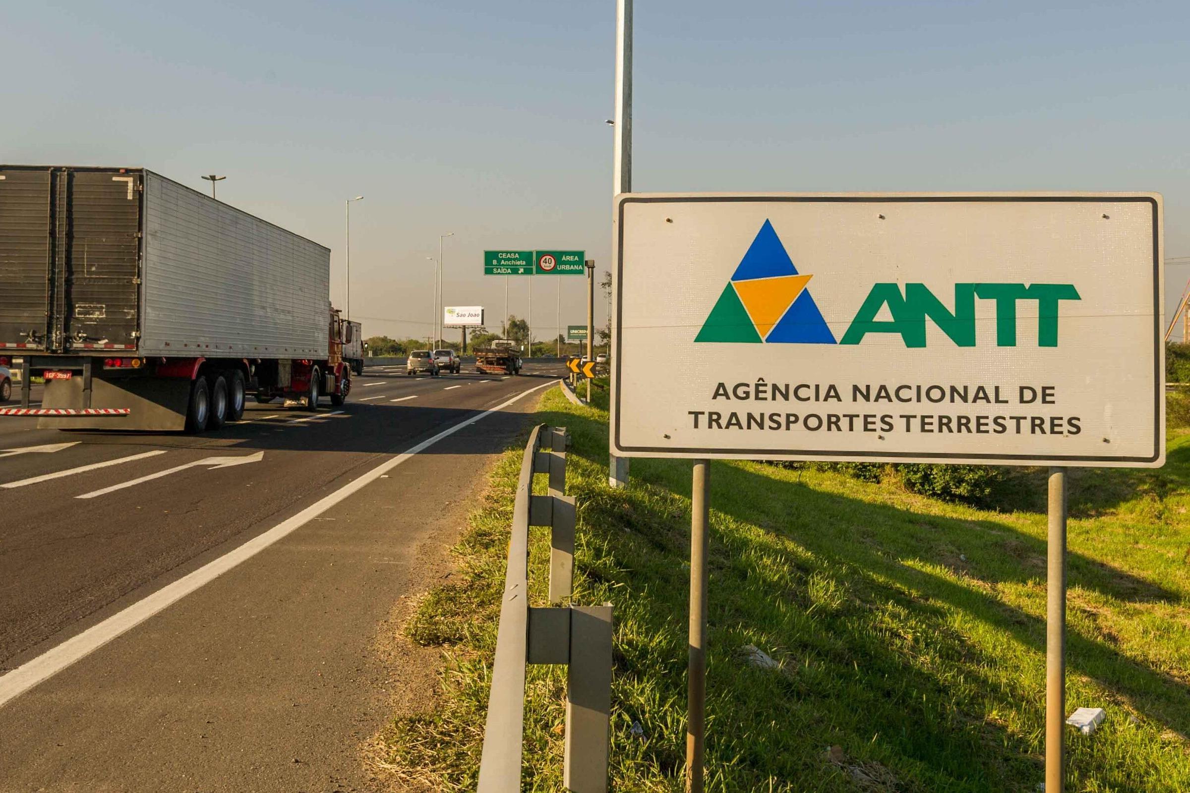 Metade das rodovias públicas do Brasil apresenta alto risco de acidentes graves, aponta CNT