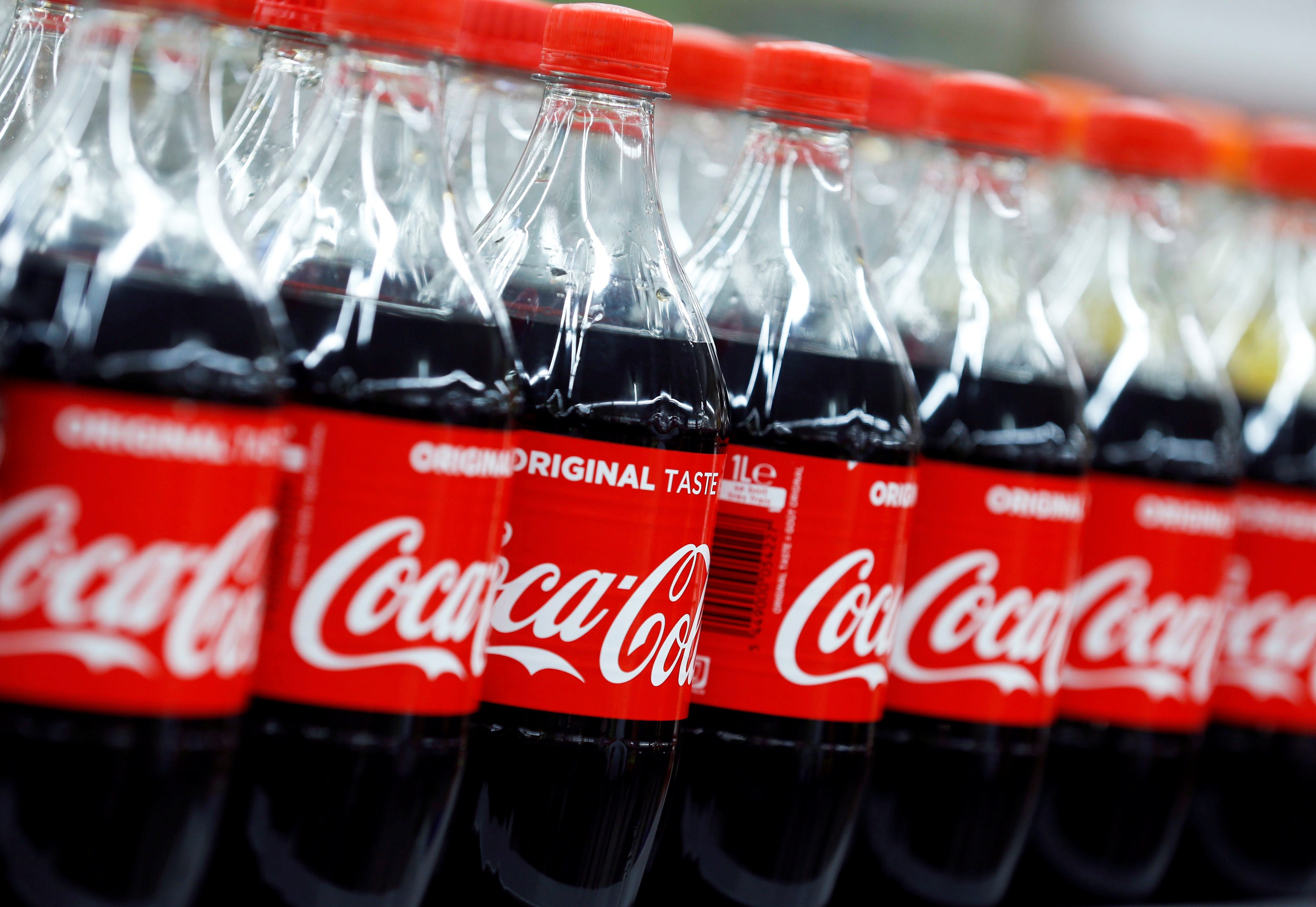Coca-Cola aposta em embalagens menores para atrair consumidor e sustentar vendas