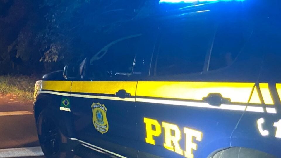 Colisão entre Chevrolet Onix e moto resulta em morte na BR-405