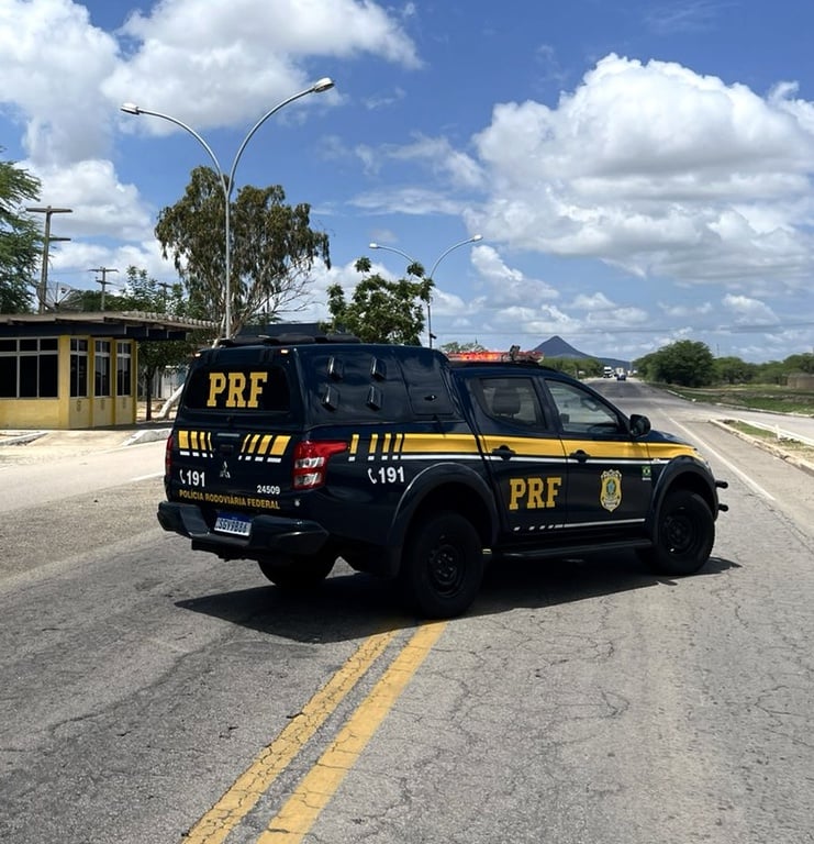 Colisão entre Chevrolet Onix e Yamaha Factor resulta em morte na BR-405