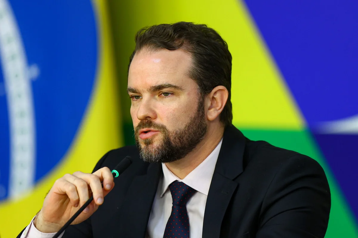 Durigan avalia fim de subsídios a combustíveis após acordo de paz