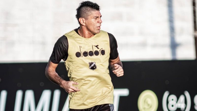 ABC enfrenta o lanterna Laguna na Arena das Dunas com elenco rodiziado; saiba onde assistir