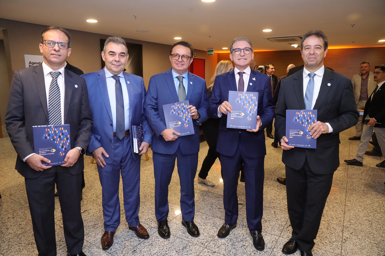 Setor do comércio apresenta propostas econômicas a presidenciáveis em Brasília