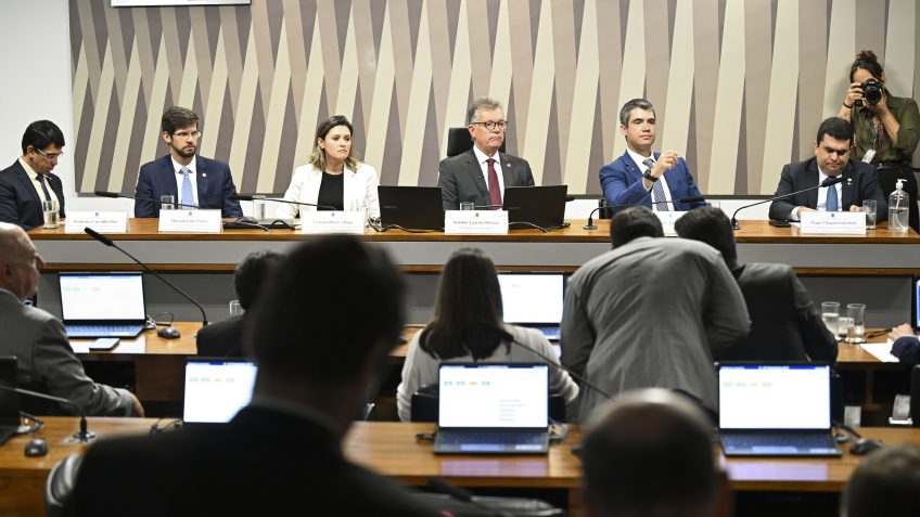 Comissão adia votação sobre orçamento de agências reguladoras