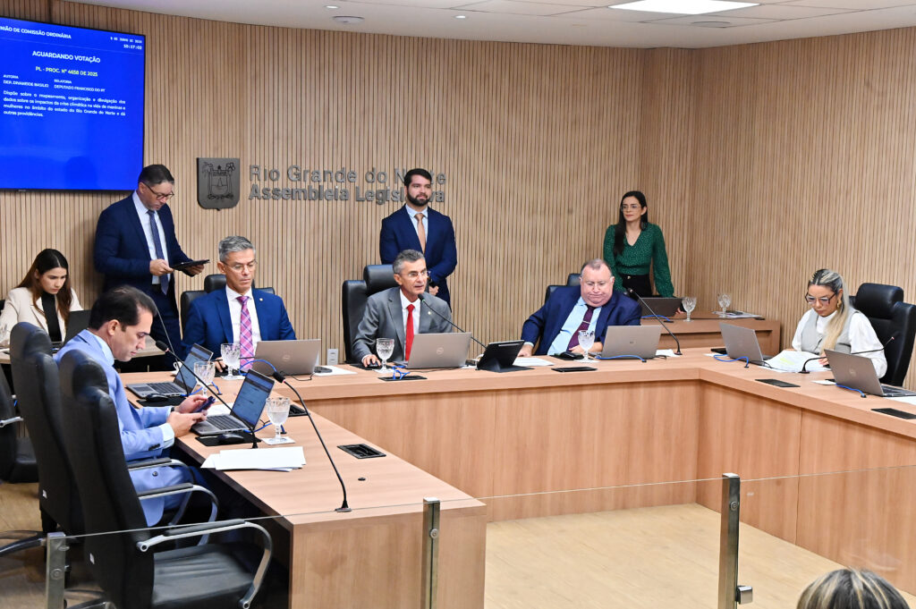 Comissão da Assembleia aprova reajuste salarial para servidores do Tribunal de Contas