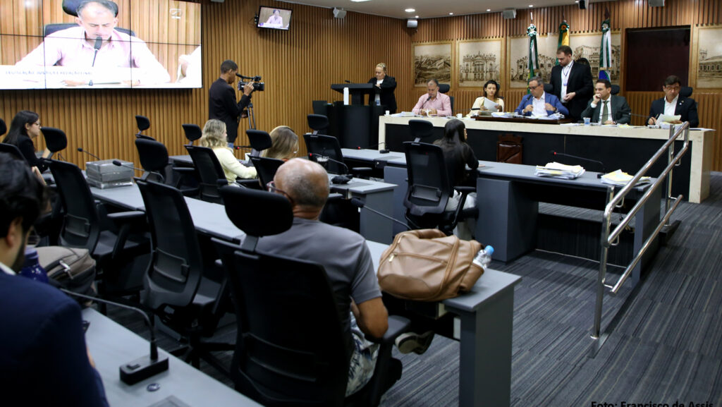 Comissão da Câmara de Natal rejeita projetos de transporte exclusivo para mulheres