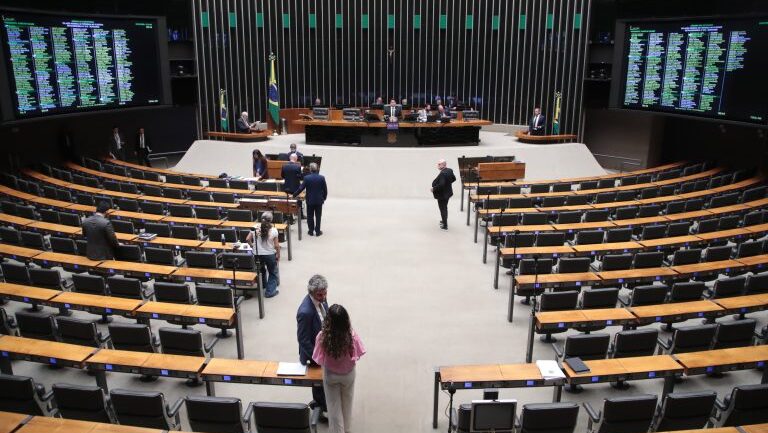Câmara avança em PEC para reduzir jornada de trabalho