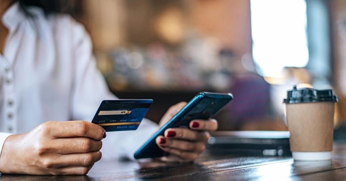 Especialistas da CNN Brasil ensinam a dominar o cartão de crédito