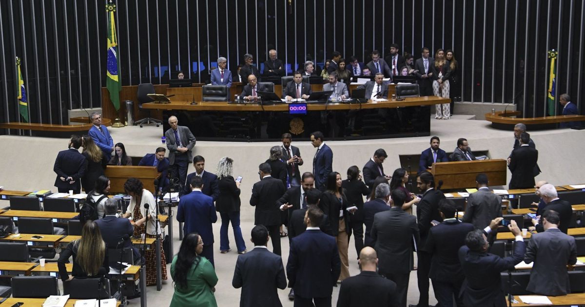 Congresso derruba veto de Lula e abre caminho para penas menores