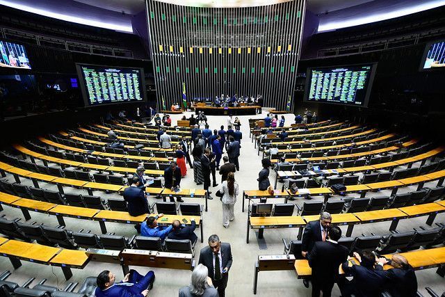 Congresso reage a decretos de Lula, mas Big Techs seguem sem regulamentação
