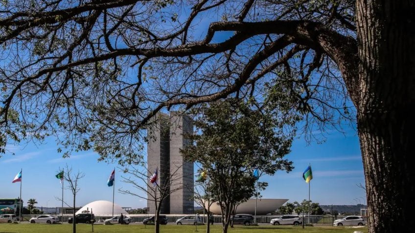 Congresso Nacional enfrenta maratona de votações com 32 MPs pendentes