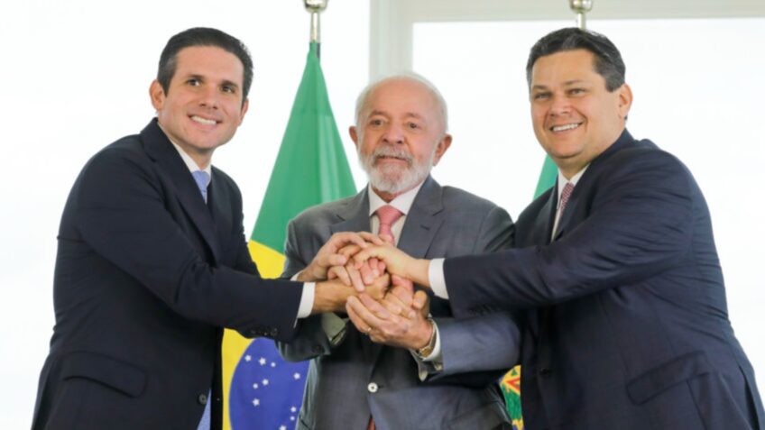 Lula extingue a "taxa das blusinhas" e Congresso debate futuro