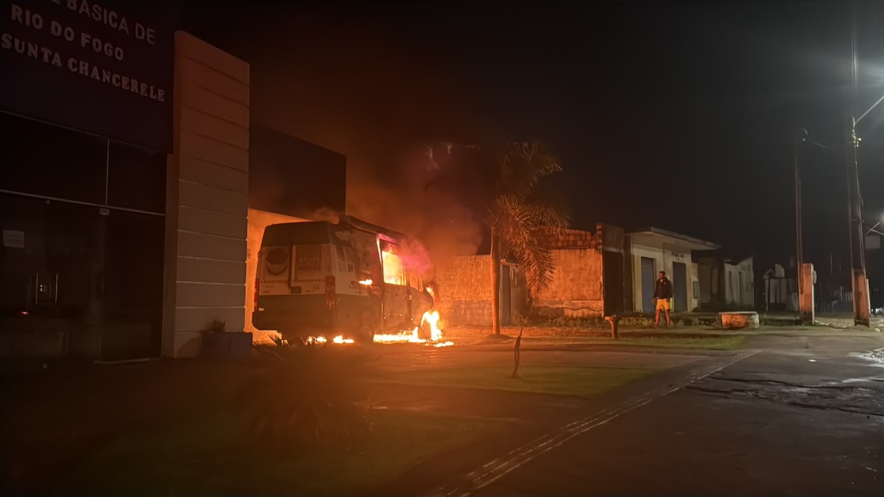 Consultório odontológico móvel é destruído por incêndio em Rio do Fogo